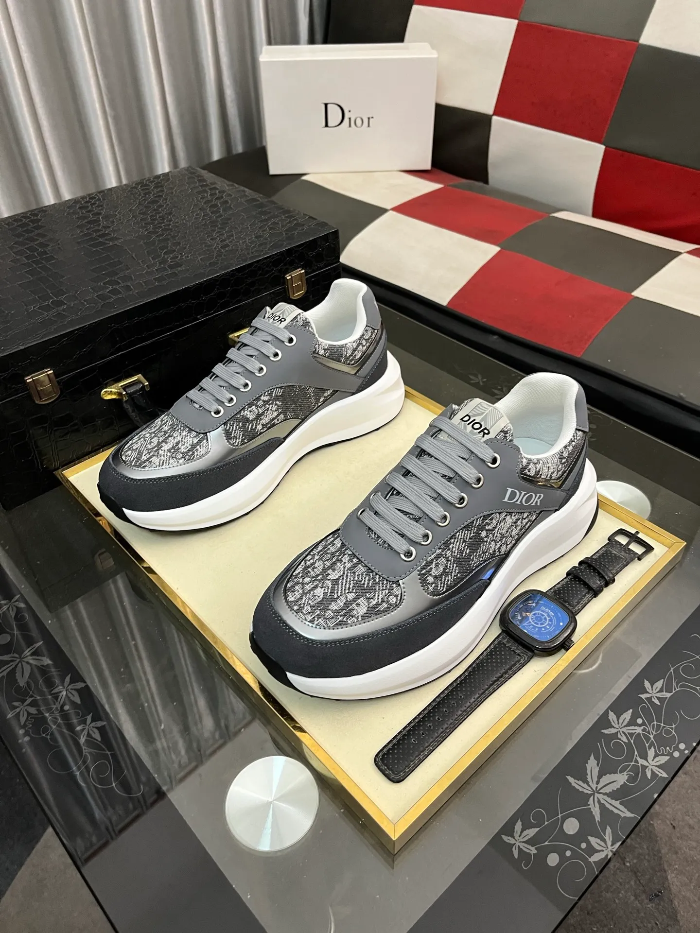 Men's men's shoes💰440⌚️⌚️[Dior] 25ss new product B01 moral training shoes. The toe dimensions of the couple's style are a bit wider. The upper foot comfort is perfect. The threads are beautiful. Perfectly suitable for trousers. Decorated with various classic details. Ideal for daily looks. Can be matched with various casual items to create exquisite looks. Fabric: top layer cowhide/lining sheepskin TPU original outsole Code number: 38-444️⃣Colors available